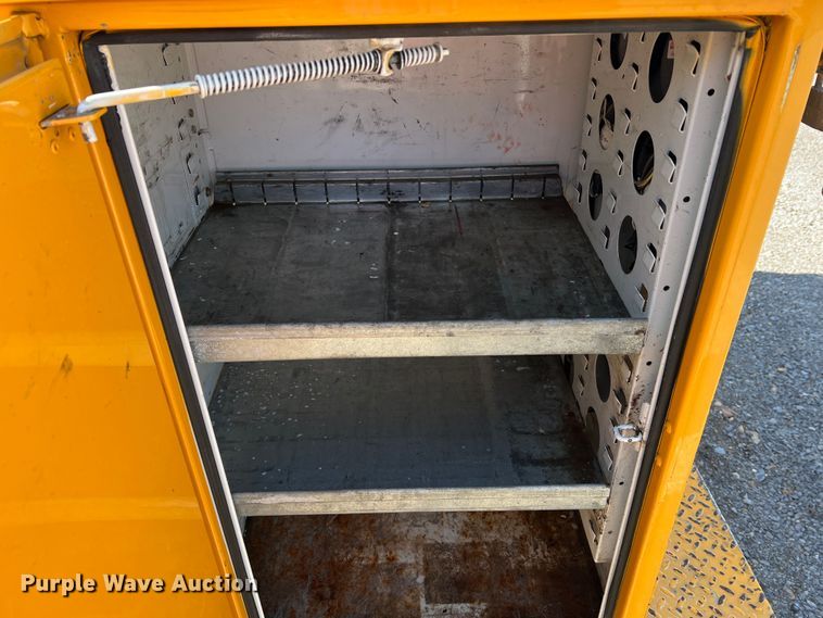 image for item MM9219 2003 Chevrolet Silverado 3500  utility bed pickup truck