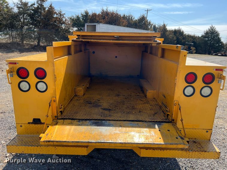 image for item MM9219 2003 Chevrolet Silverado 3500  utility bed pickup truck