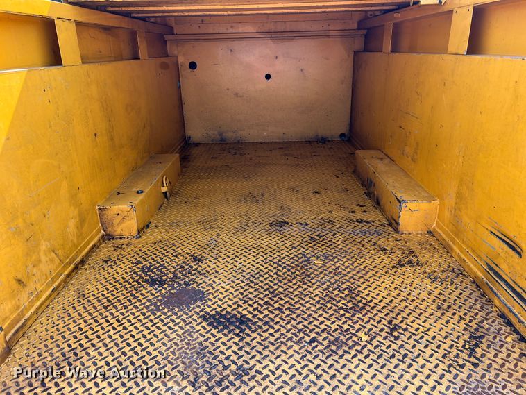 image for item MM9219 2003 Chevrolet Silverado 3500  utility bed pickup truck