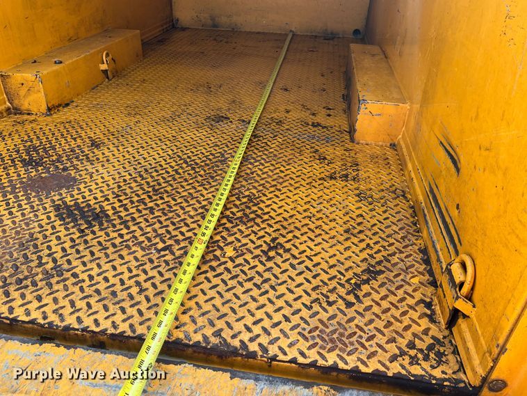 image for item MM9219 2003 Chevrolet Silverado 3500  utility bed pickup truck