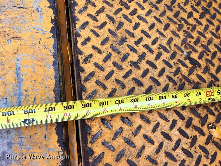 image for item MM9219 2003 Chevrolet Silverado 3500  utility bed pickup truck