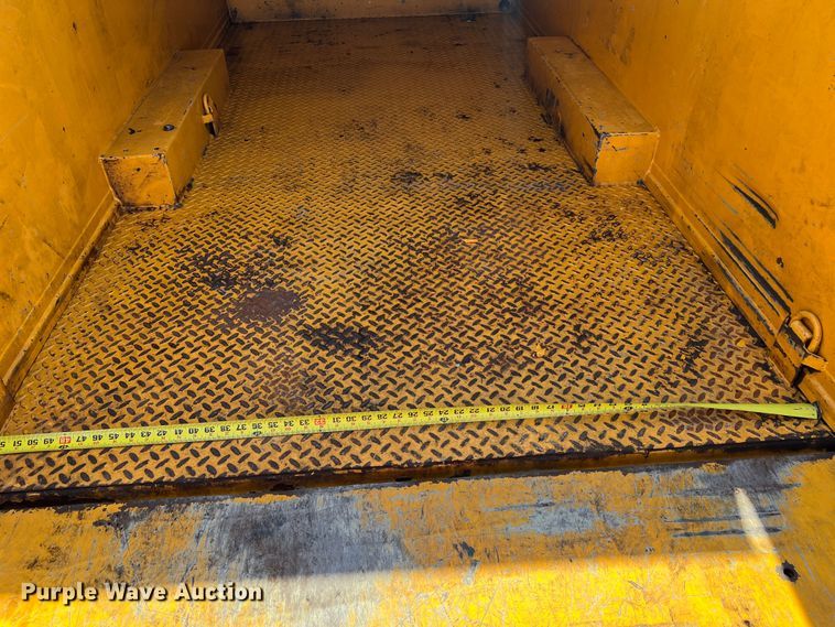 image for item MM9219 2003 Chevrolet Silverado 3500  utility bed pickup truck