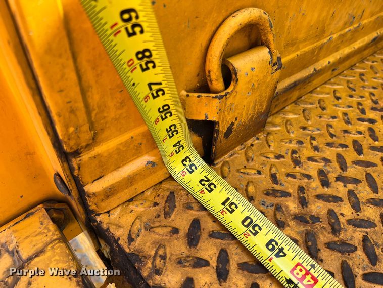 image for item MM9219 2003 Chevrolet Silverado 3500  utility bed pickup truck