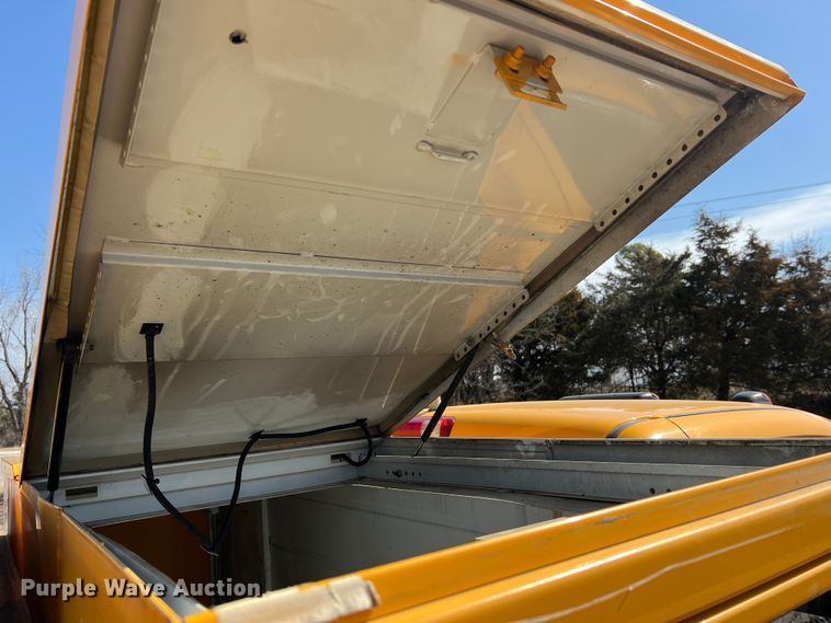 image for item MM9219 2003 Chevrolet Silverado 3500  utility bed pickup truck