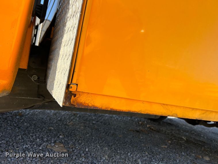 image for item MM9219 2003 Chevrolet Silverado 3500  utility bed pickup truck