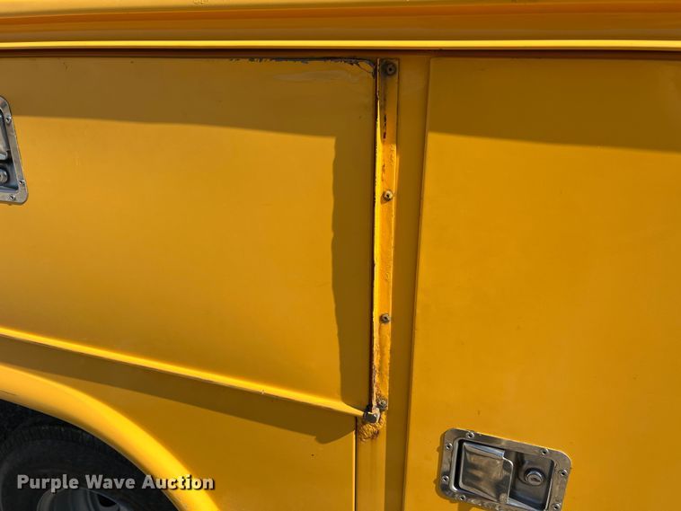 image for item MM9219 2003 Chevrolet Silverado 3500  utility bed pickup truck