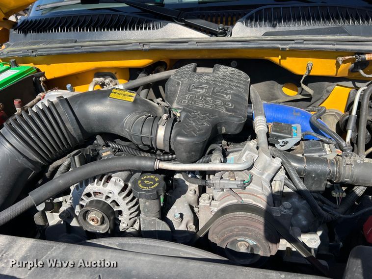 image for item MM9219 2003 Chevrolet Silverado 3500  utility bed pickup truck