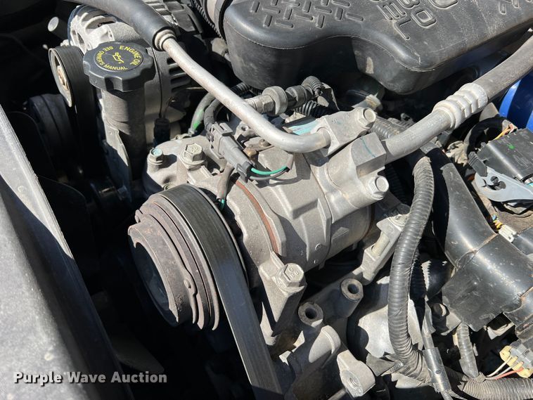 image for item MM9219 2003 Chevrolet Silverado 3500  utility bed pickup truck