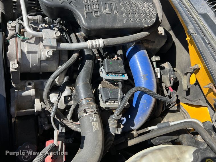 image for item MM9219 2003 Chevrolet Silverado 3500  utility bed pickup truck