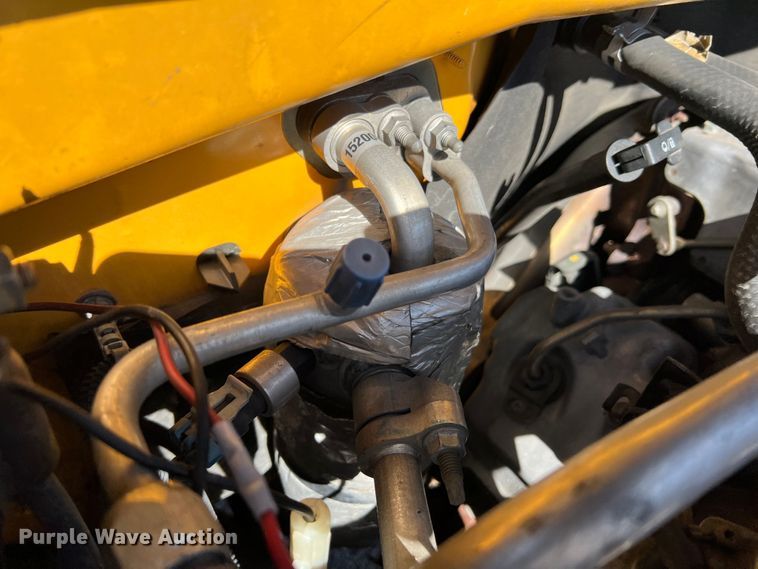 image for item MM9219 2003 Chevrolet Silverado 3500  utility bed pickup truck