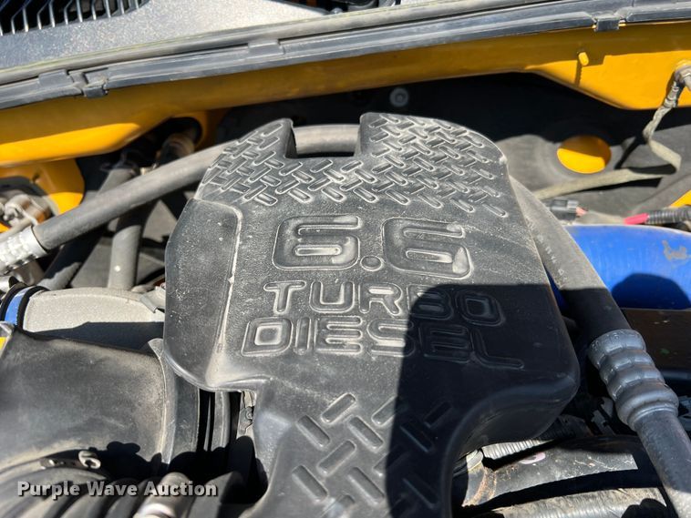 image for item MM9219 2003 Chevrolet Silverado 3500  utility bed pickup truck