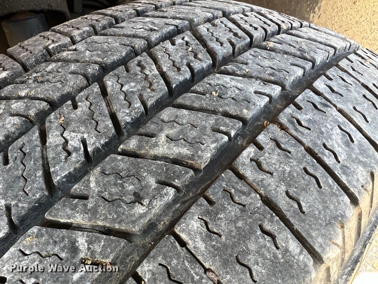 image for item MM9219 2003 Chevrolet Silverado 3500  utility bed pickup truck