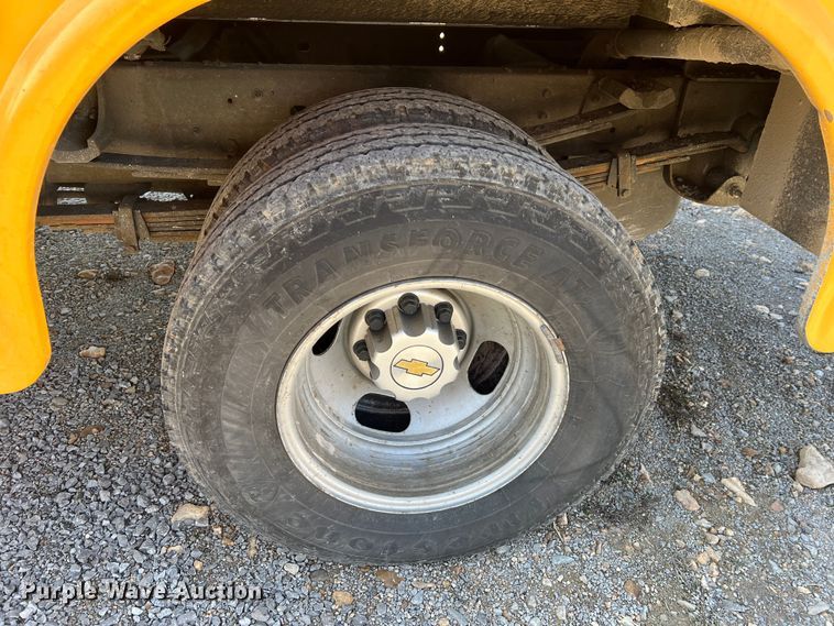 image for item MM9219 2003 Chevrolet Silverado 3500  utility bed pickup truck