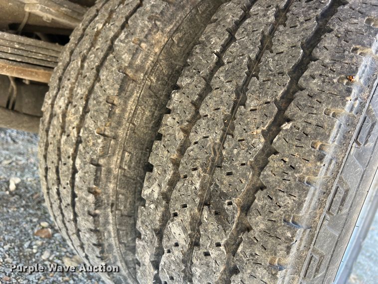 image for item MM9219 2003 Chevrolet Silverado 3500  utility bed pickup truck