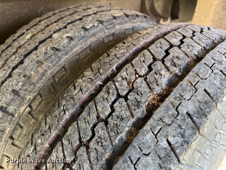 image for item MM9219 2003 Chevrolet Silverado 3500  utility bed pickup truck