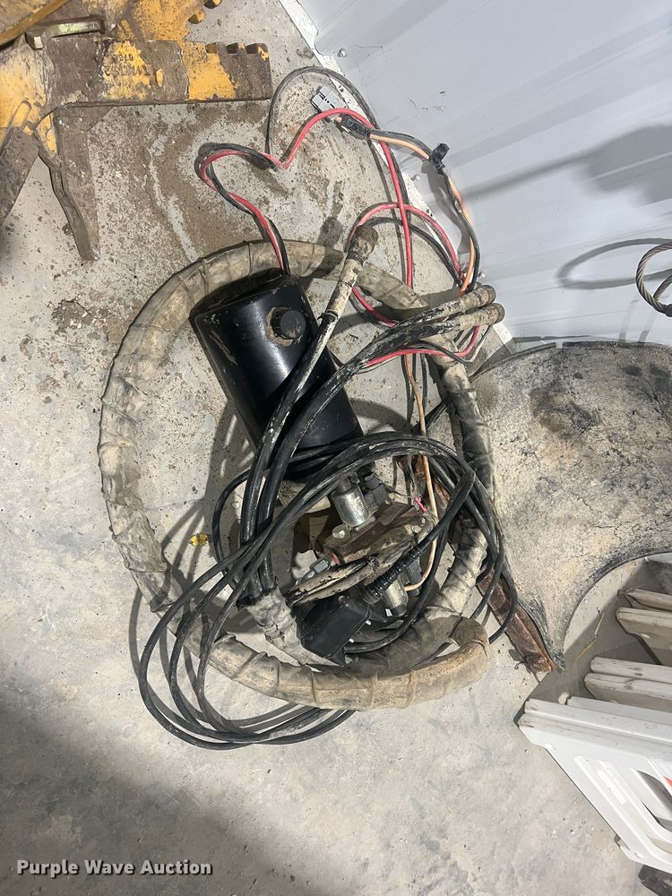 image for item MM9233 RGM RG11.0W  road maintainer