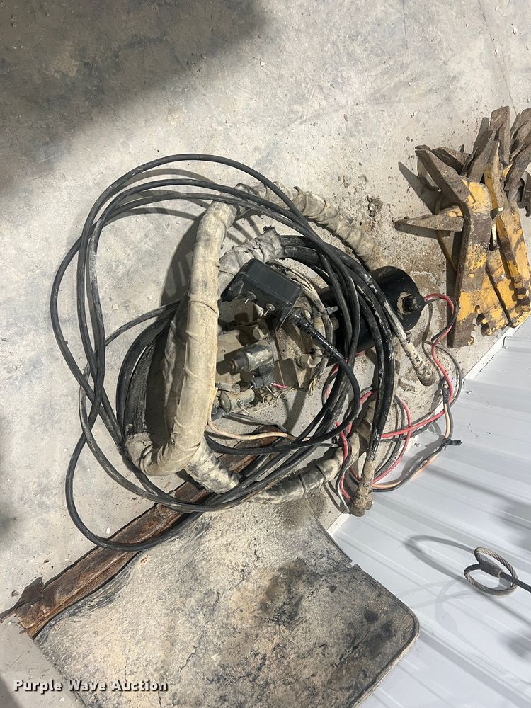 image for item MM9233 RGM RG11.0W  road maintainer