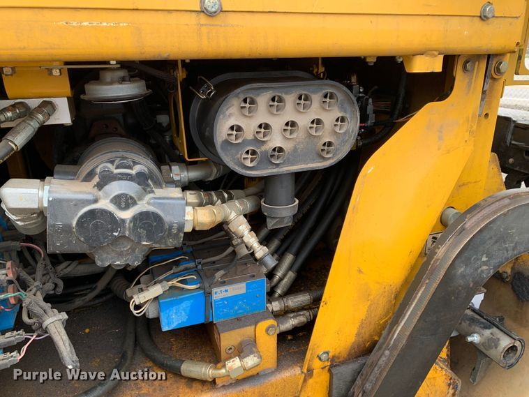 image for item MM9775 2016 Weiler P385A  paver