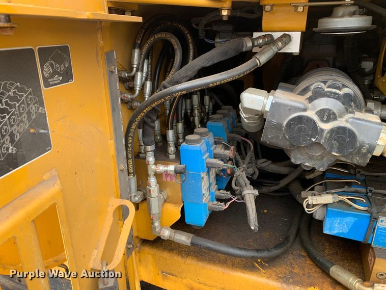 image for item MM9775 2016 Weiler P385A  paver