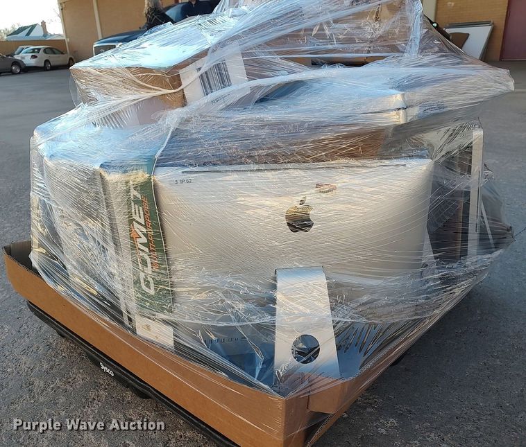 image for item MM9994 (24) Apple 1311 computers