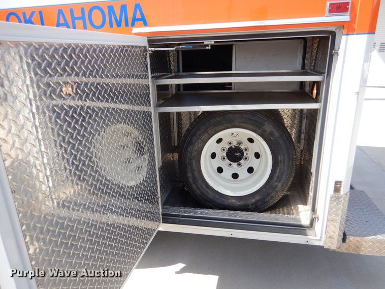 image for item MP9098 1998 Ford E450  ambulance