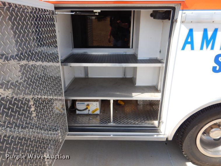 image for item MP9098 1998 Ford E450  ambulance
