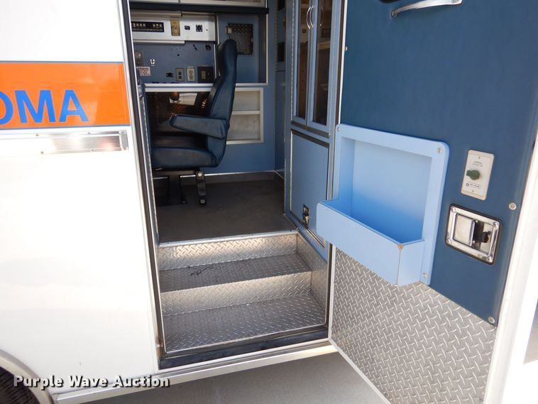 image for item MP9098 1998 Ford E450  ambulance