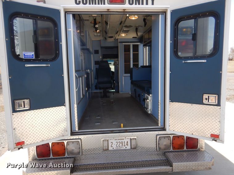 image for item MP9098 1998 Ford E450  ambulance