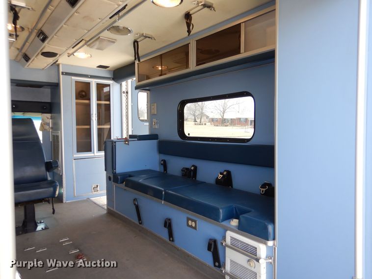 image for item MP9098 1998 Ford E450  ambulance