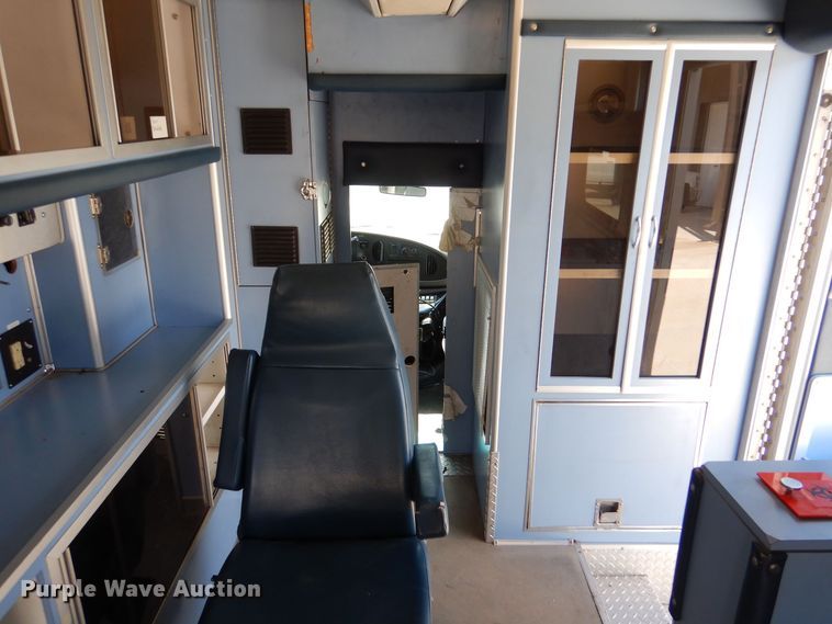 image for item MP9098 1998 Ford E450  ambulance