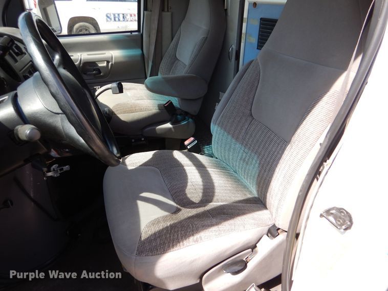 image for item MP9098 1998 Ford E450  ambulance