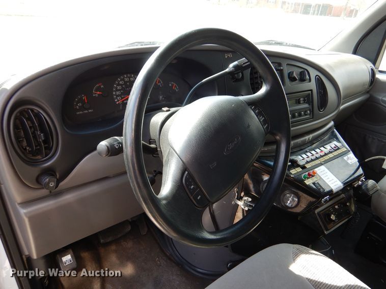 image for item MP9098 1998 Ford E450  ambulance