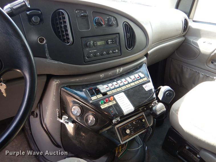 image for item MP9098 1998 Ford E450  ambulance