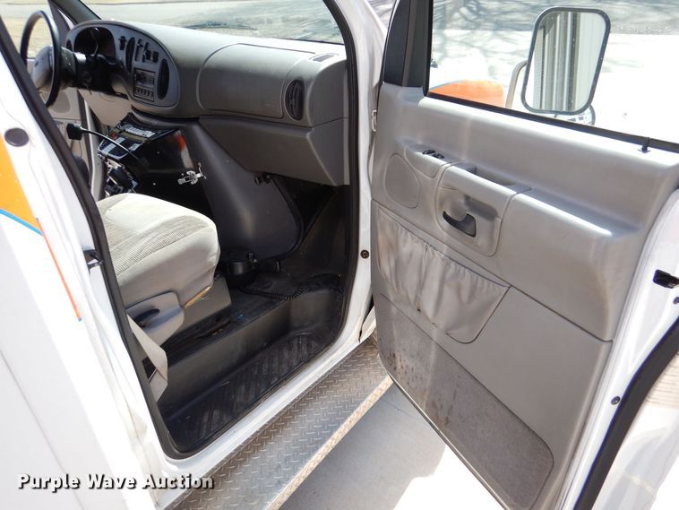 image for item MP9098 1998 Ford E450  ambulance