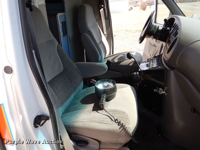 image for item MP9098 1998 Ford E450  ambulance