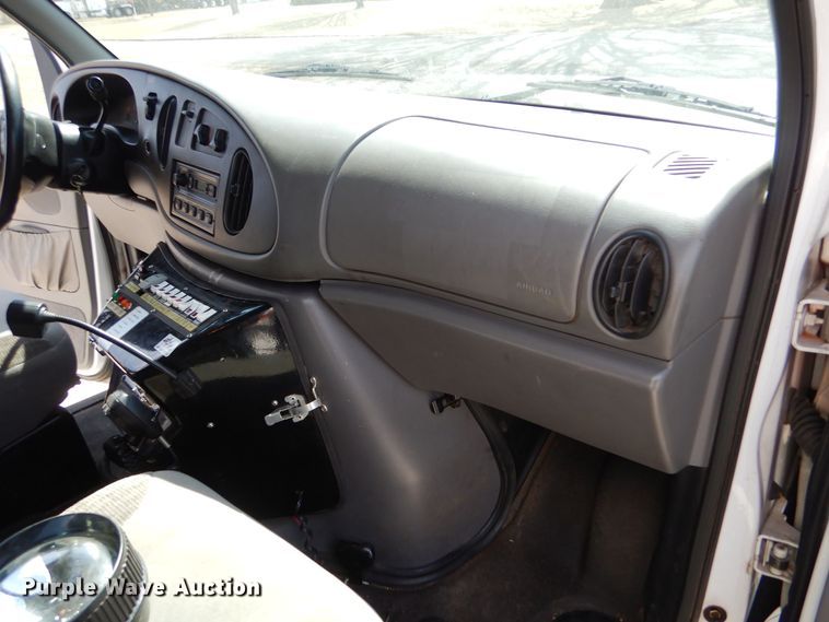 image for item MP9098 1998 Ford E450  ambulance