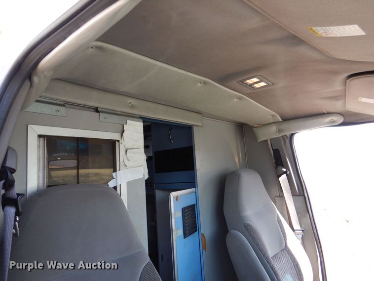 image for item MP9098 1998 Ford E450  ambulance