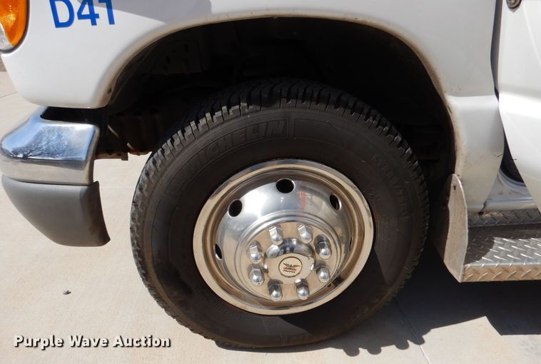 image for item MP9098 1998 Ford E450  ambulance