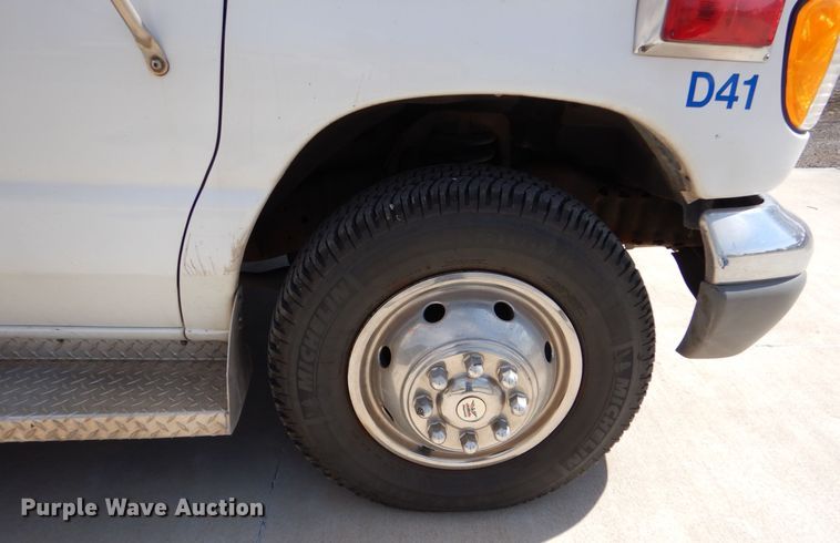 image for item MP9098 1998 Ford E450  ambulance