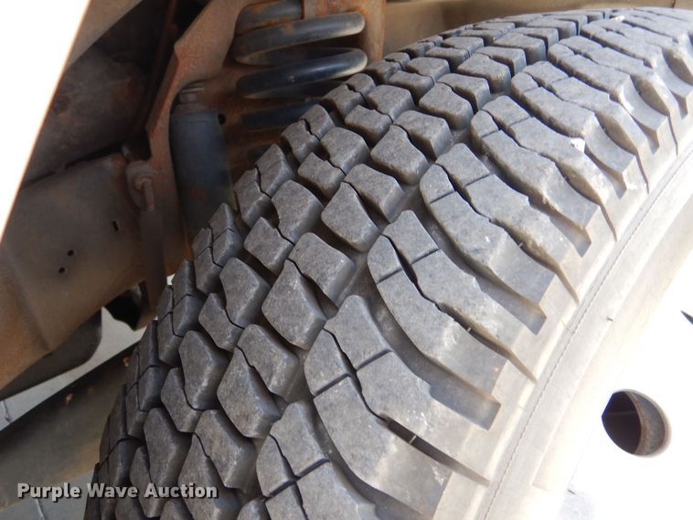 image for item MP9098 1998 Ford E450  ambulance