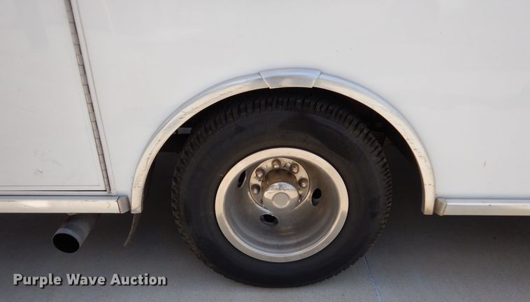 image for item MP9098 1998 Ford E450  ambulance