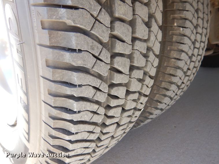 image for item MP9098 1998 Ford E450  ambulance