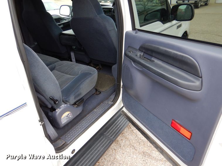 image for item MP9150 2000 Ford Excursion XLT  SUV