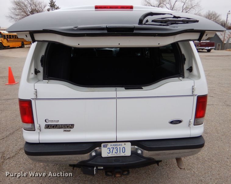 image for item MP9150 2000 Ford Excursion XLT  SUV