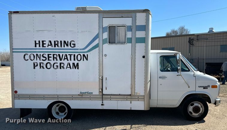 image for item MP9187 1986 GMC Vandura G3500  box truck