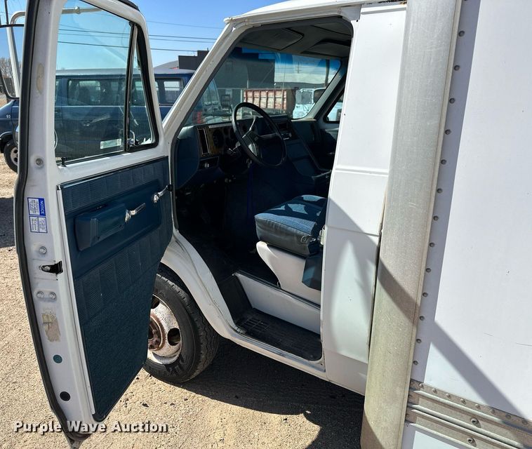 image for item MP9187 1986 GMC Vandura G3500  box truck