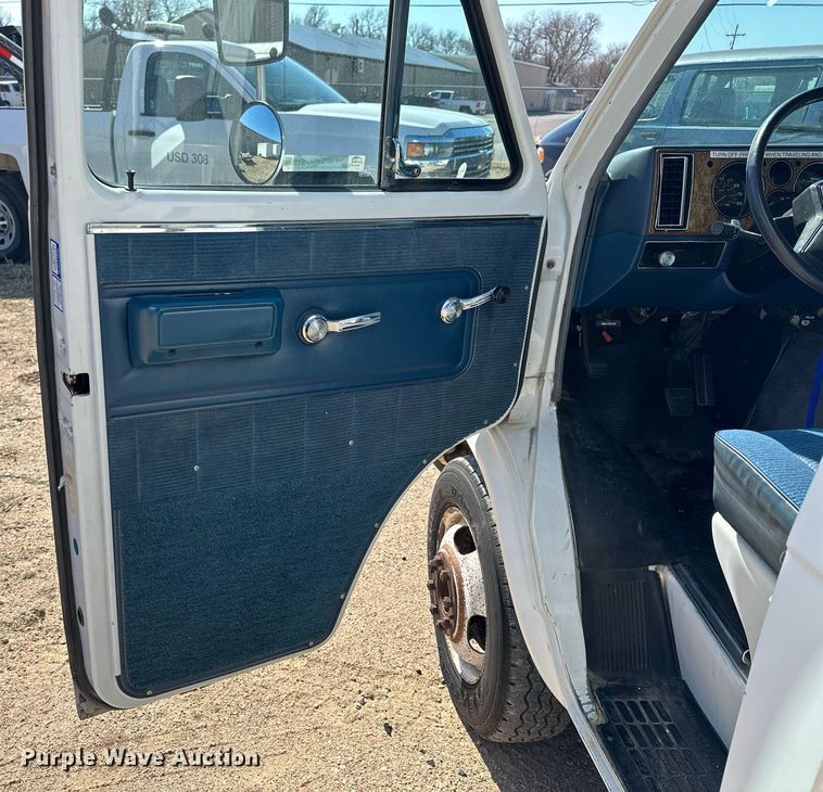 image for item MP9187 1986 GMC Vandura G3500  box truck