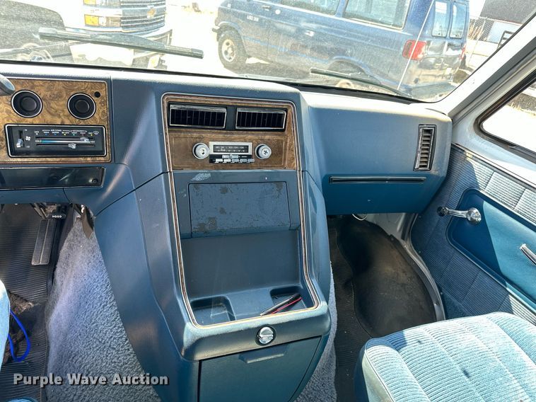 image for item MP9187 1986 GMC Vandura G3500  box truck