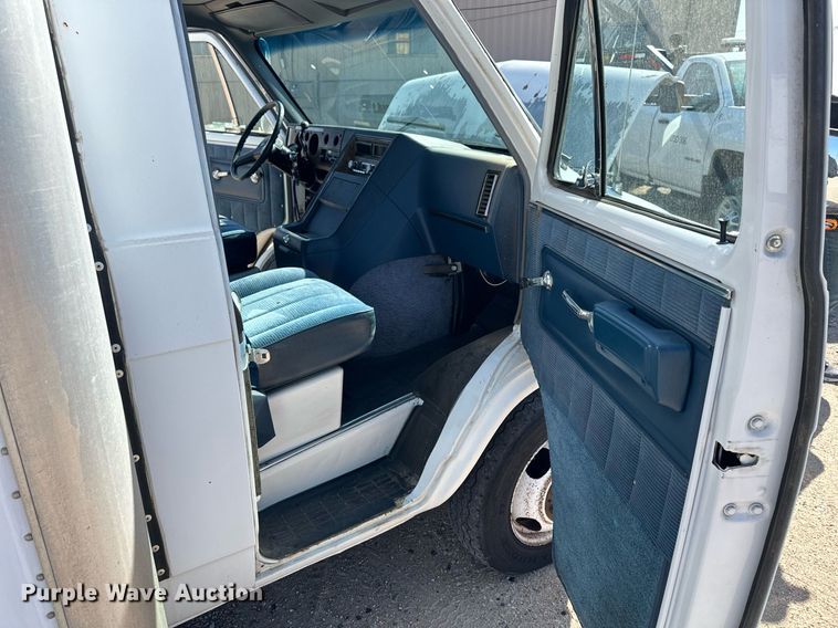 image for item MP9187 1986 GMC Vandura G3500  box truck
