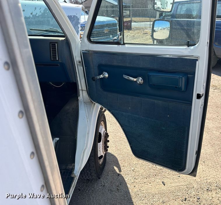 image for item MP9187 1986 GMC Vandura G3500  box truck